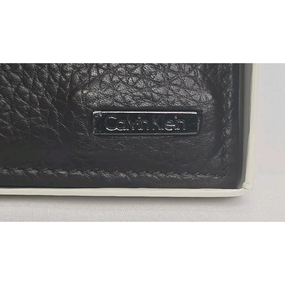 Black Pebbled Leather Calvin Klein Men's Slimfold Wallet - Picture 3 of 5